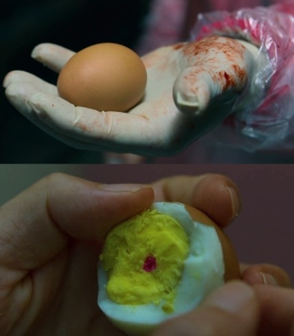 قرار گرفتن تقلب داخل زرده ی تخم مرغ در سریال بازی مرکب